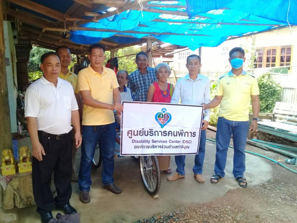 ศูนย์บริการคนพิการองค์การบริหารส่วนตำบลท่าอิบุญ มอบรถสามล้อโยกสำหรับคนพิการ จำนวน 3 คัน และปรับสภาพที่อยู่อาศัยให้คนพิการ จำนวน 1 หลัง ในปีงบประมาณ พ.ศ. 2563 