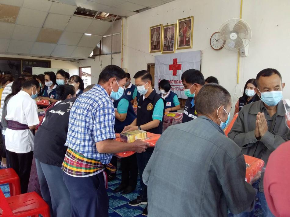 มอบเครื่องห่มกันหนาว สิ่งของอุปโภค บริโภค ให้ผู้ยากไร้หมู่ที่ 1 บ้านท่าอิบุญ